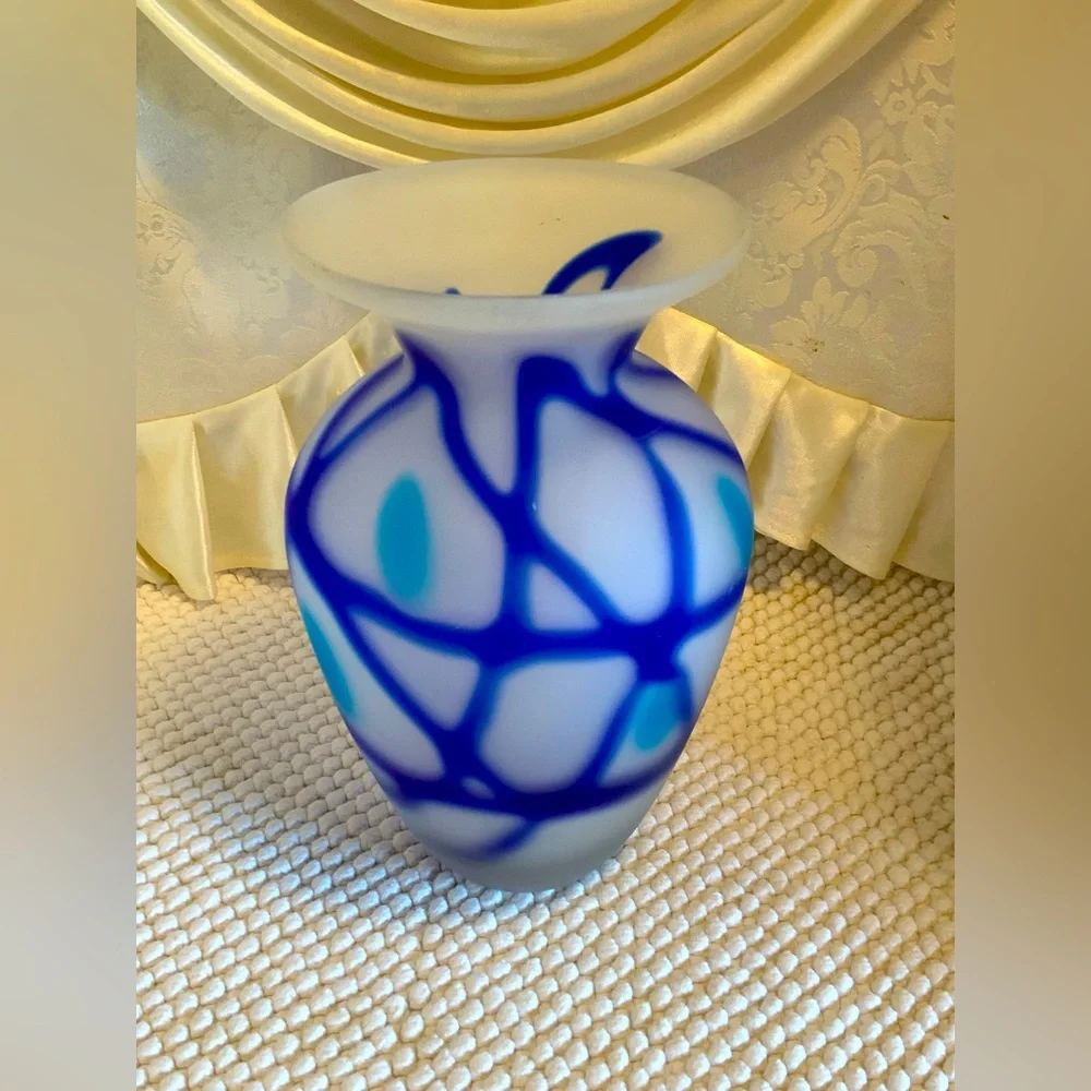 CAVALIER GLASS VASE